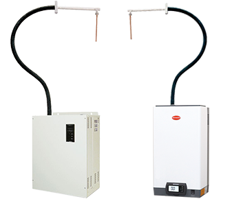 ウエットマスター製 電極式蒸気加湿器（右）、ウエットマスター製 電熱式蒸気加湿器（左）