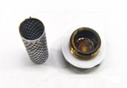 施工時の配管切りくずなどにより詰まり始めた給水ストレーナ